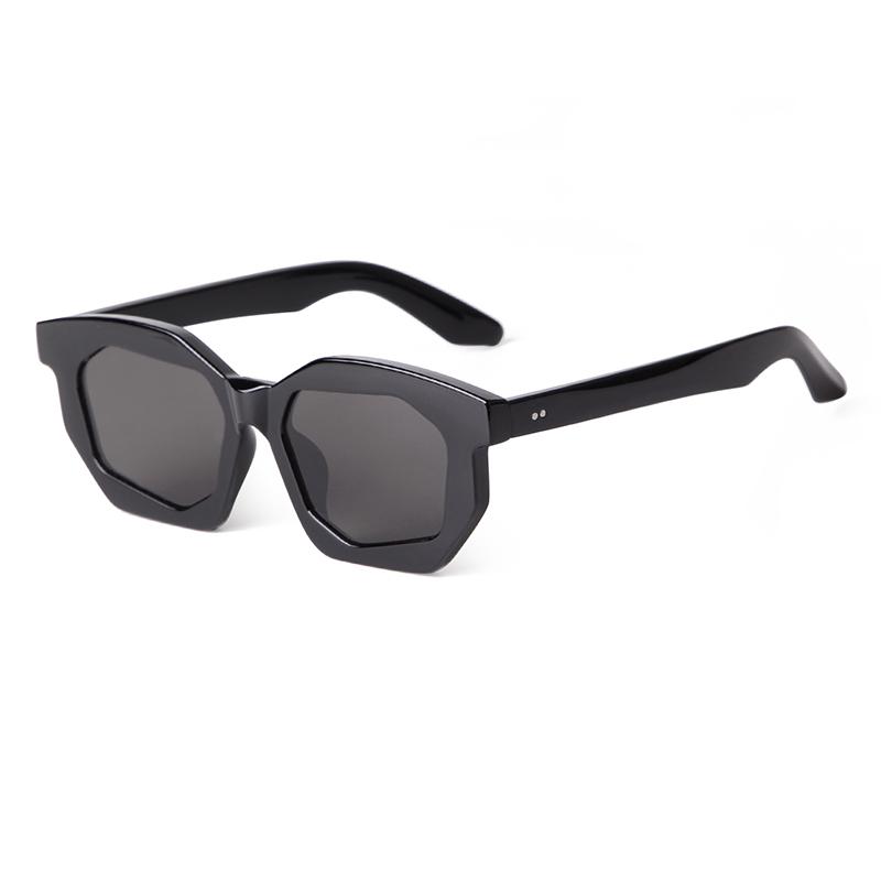 

LAURINNY Vintage Rivet Green Square Sun Glasses Women Men Designer Trend Sun Glasses Eyeglasses Female UV400 Gafas De Sol as pictures