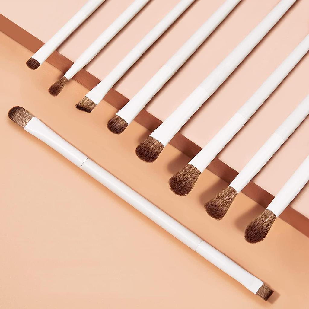 14-Piece Professional Makeup Brush Set with Soft Wooden Handles for Eyeshadow, Blush, Concealer, and Contour