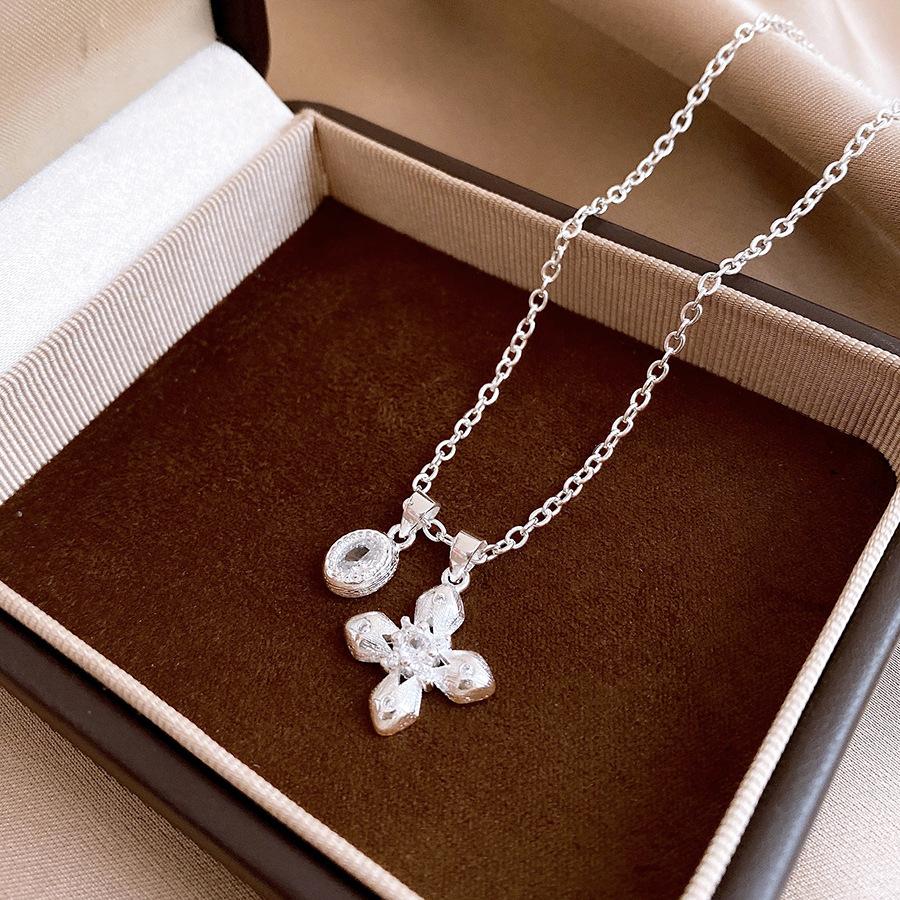 Vintage temperament zircon cross flower pendant necklace simple collarbone chain niche design sense necklace women
