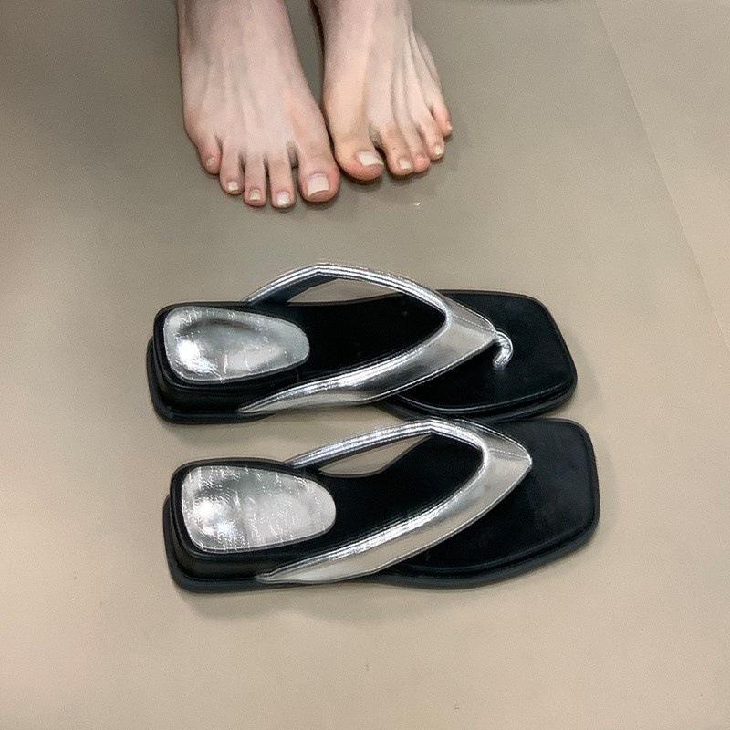 Seaside Pinch Flip-flops Women Wear New Beach Sandals Fashion Sense