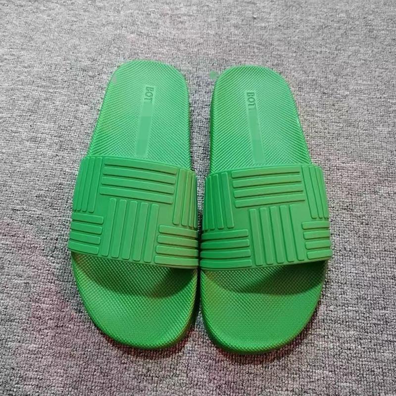 

Мужские летние тапочки с открытым носком и толстой нескользящей подошвой в клетку 41 зелёный