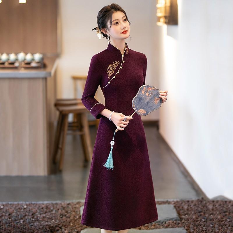 Elegant Vintage-Inspired Long Sleeve Cheongsam Dress Women High-Waisted Fitted Silhouette Chenille Fabric Winter