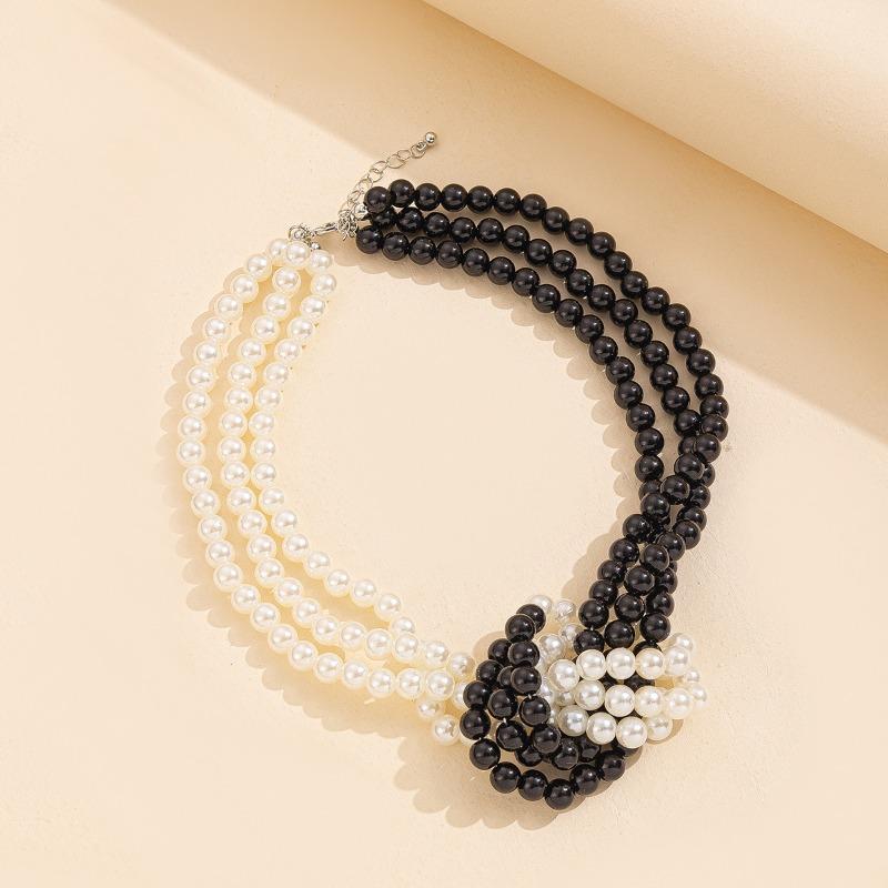 Multi-layer imitation pearl necklace, fashionable literary and retro black and white color matching jewelry, high-end women's collar
