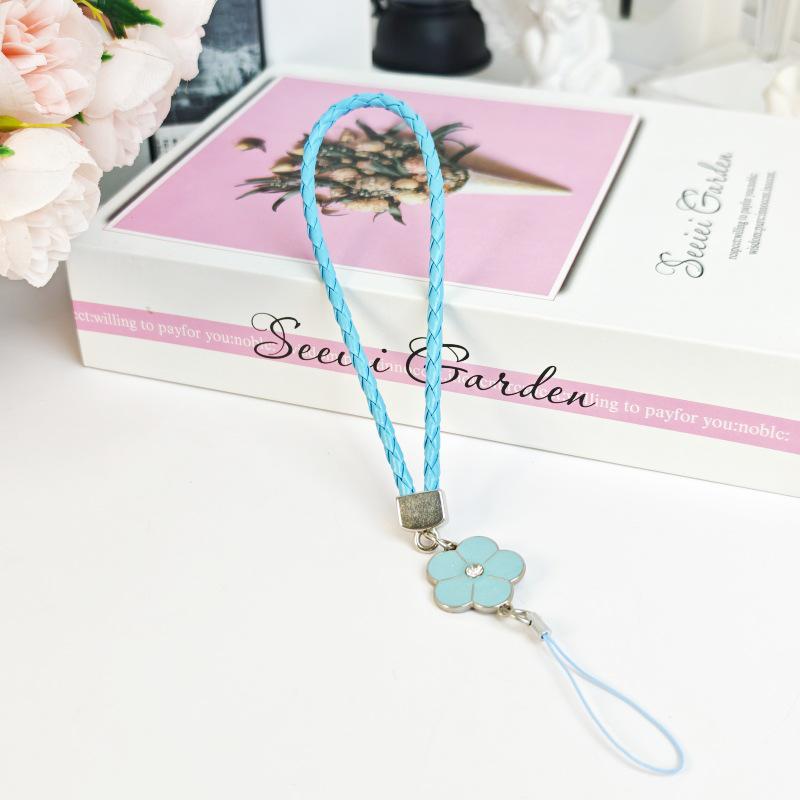 Creative Camellia Clover Lucky Phone Lanyard: Four-Leaf Clover Flower Woven PU Phone Chain Pendant.