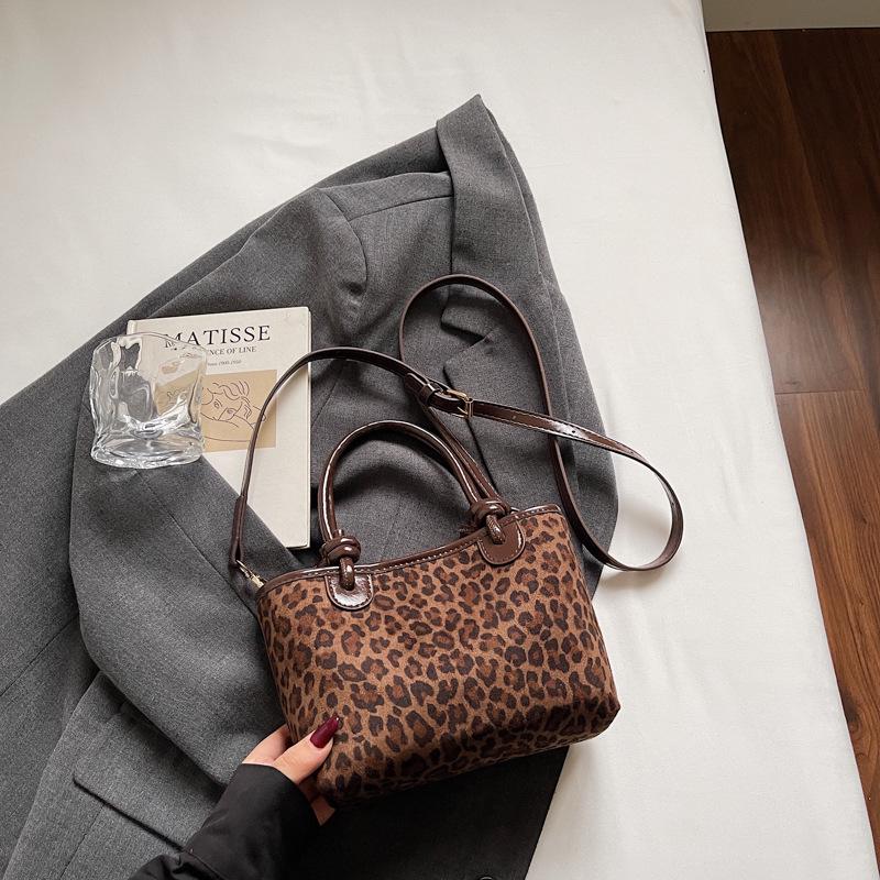 

Korean Style Large Capacity Frosted Bucket Bag - 2025 Trendy Leopard Print Single Shoulder Bag for Women
