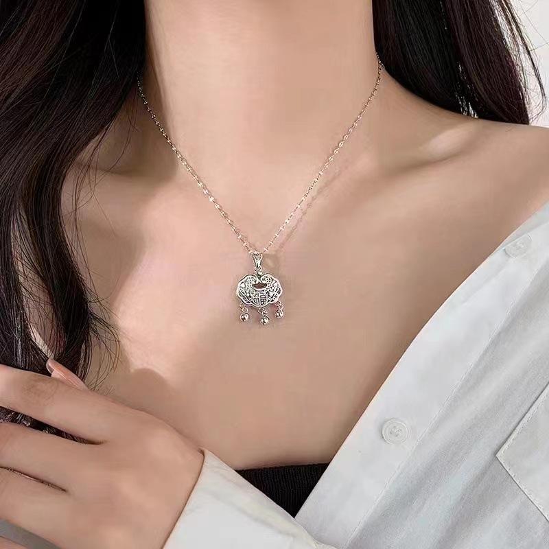 Klassische Fu-Zeichen Sicherheitsverschluss Halskette Damen Leichter Luxus Nische Reich Quaste Leichter Luxus Langlebiger Verschluss Schlüsselbeinkette Anhänger