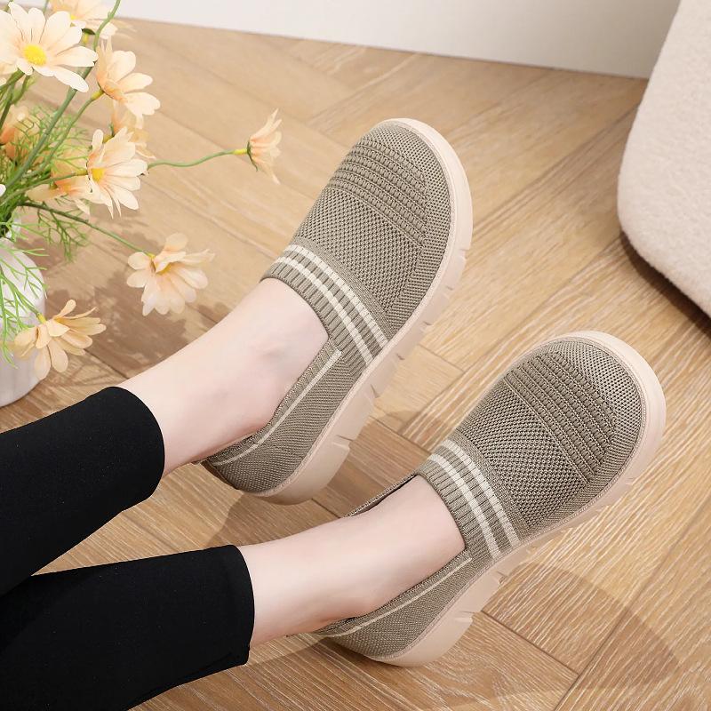 Women's Fly Weave Shoes 2026 Autumn New Outdoor Non Slip Soft Sole Slip on Flats Lightweight Comfortable Breathable Casual Shoes