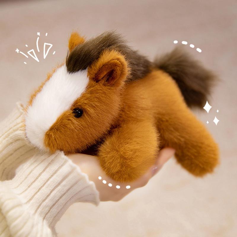 Die neue Handflächen-Schatz-Serie, die den Computertisch mit Puppen, kleinen gelben Enten und Ponys schmückt, und Puppen begleiten Geburtstagsgeschenke für Männer und Frauen