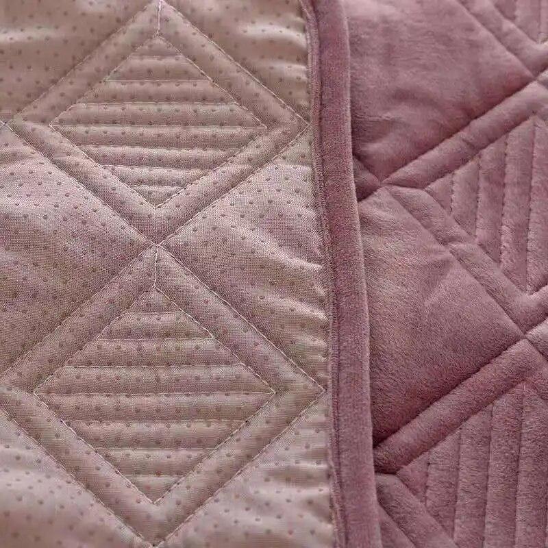 Kurzer Plüsch-Sofabezug in grauer Farbe, europäischer kurzer, dicker, gesteppter Sofabezug, rutschfester europäischer Couchbezug für Wohnzimmer