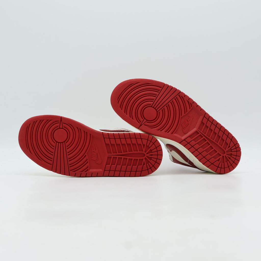 HJ9338-106 Nike Air Jordan 1 Low SE Sail Team Red Varsity Red (Da donna)