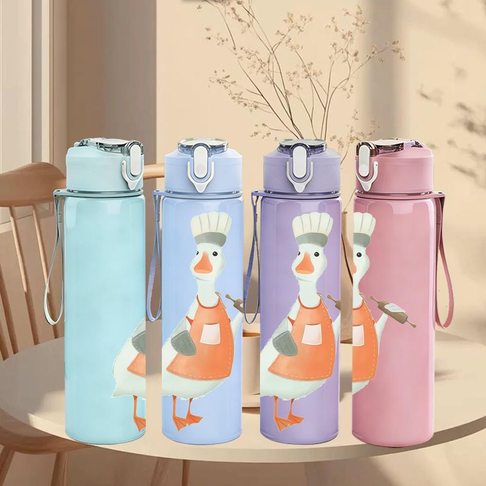 1PC Chef Goose With Spoon Print 750ml Color Plastic Sports Water Bottle Leakproof Flip Straw Lid Suitable for Sports Office Home Use