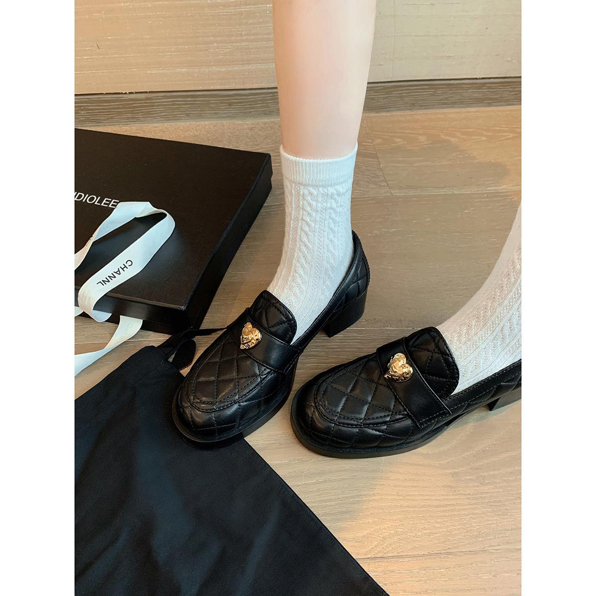 

Sheepskin version~ Grape mother same new small leather shoes women s soft waxy small fragrance love gold buckle diamond lazy loafers 40