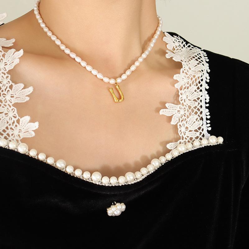 Party Banquet Gorgeous Non-Fading Light Luxury Design Freshwater Pearl Necklace 26 Letters Gold-Plated Pendant Collarbone Chain