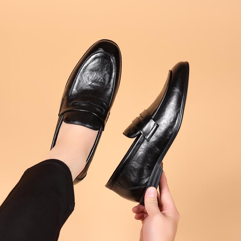 FashionMan Slipper Slip-on Schwarz Runde Zehe Einfarbig Outdoor-Mode Party Hochzeitskleid Täglich Leder Mode Freizeitschuhe Herren