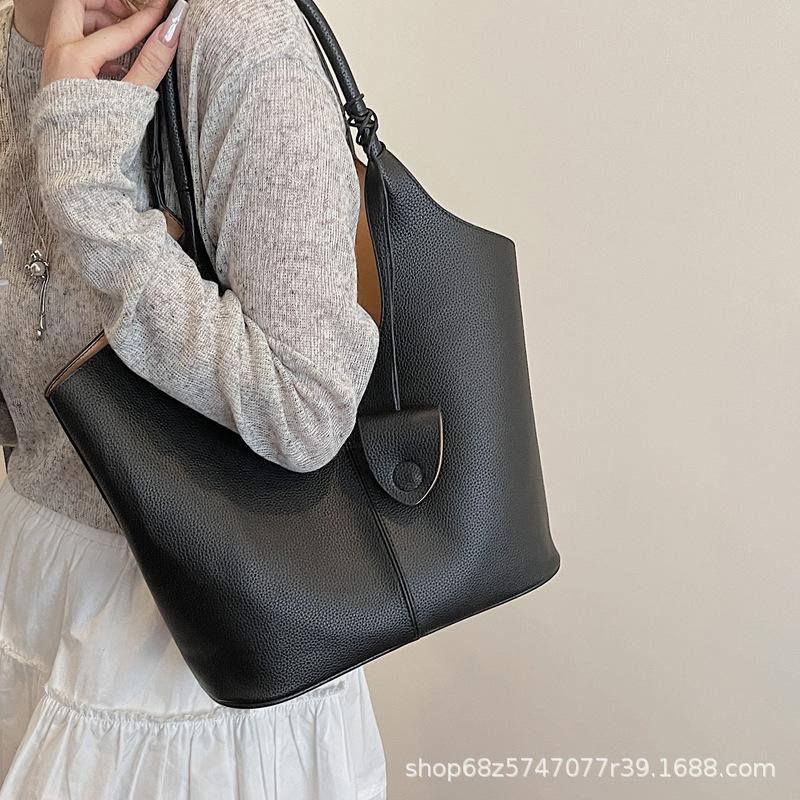 ins Korean version of fashion large-capacity tote bag women's 2025 new versatile hand-held basket bag textured shoulder bag