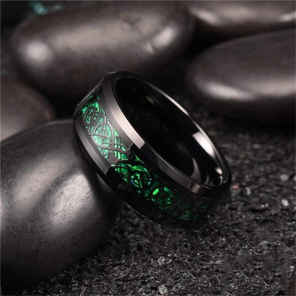 Fashion 8MM Men Stainless Steel Nordic Celtic Dragon Rings Inlay Green Carbon Fiber Rings For Men Women Wedding Party Jewelry