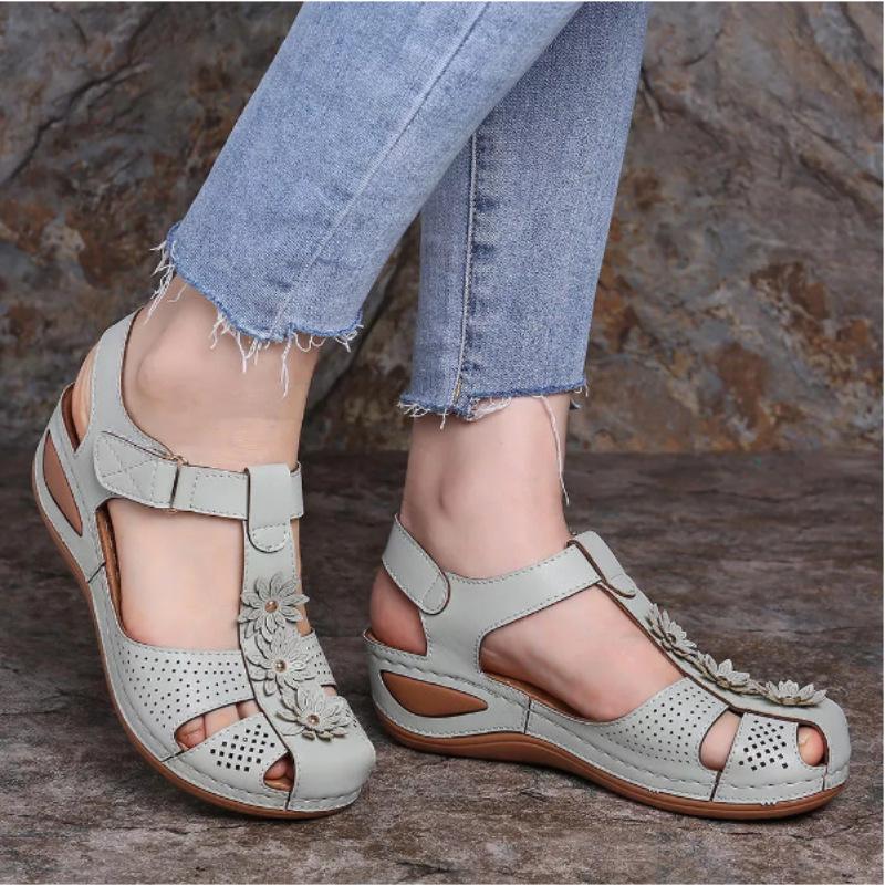 Summer Women Wedge Sandals Flower Vintage Closed Toe Shoes Adjustable Hook Loop Wedges Women Hole Shoes Casual Platform Sandals