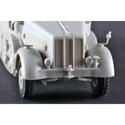 Trumpeter 1/72 German Sd.kfz.8 12t Heavy Half-Track Plastic Model Kit 07403