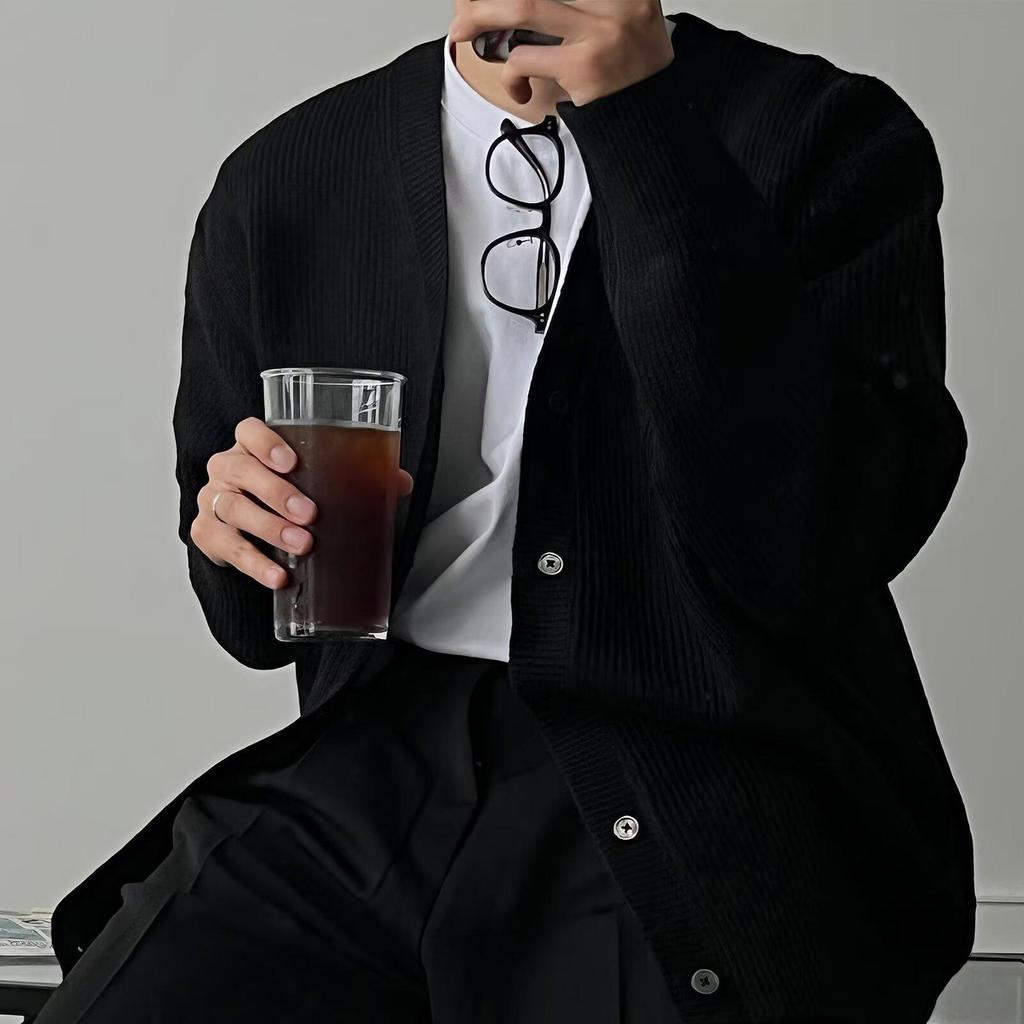 2026 Japanese Retro V-neck Knit Cardigan: Spring/Autumn Artistic Loose Sweater for Men