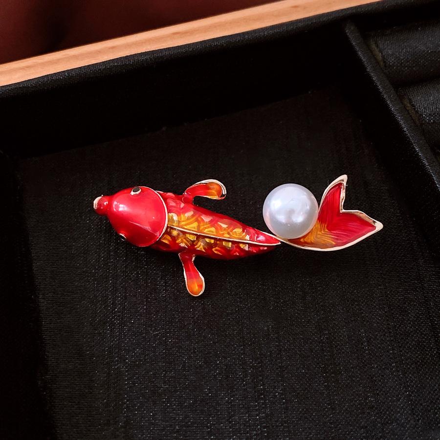 Średniowieczna Vintage Broszka z Kontrastującą Pszczołą Inkrustowana Diamentami Retro Lekki Luksus High-endowa Korsaż Wykwintne Wszechstronne Dodatki Kobiety