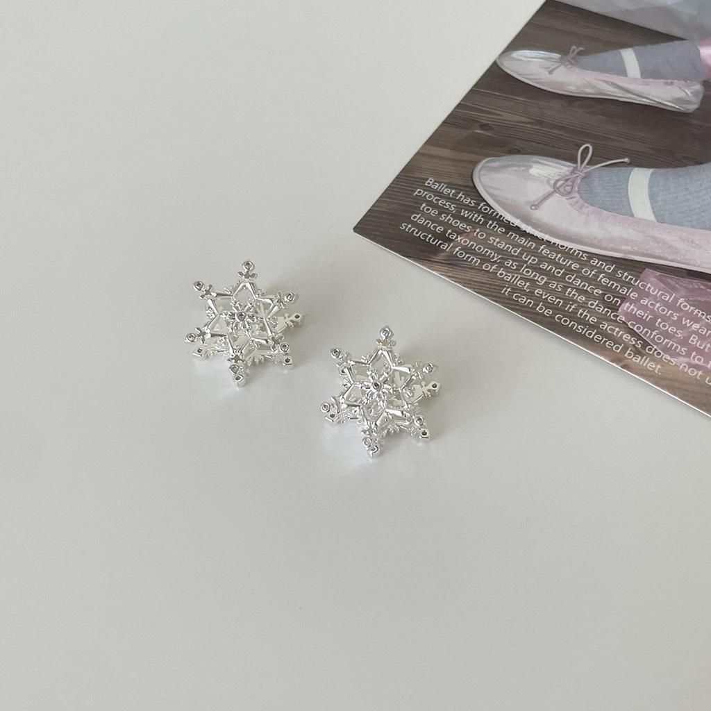 925 silver needle snowflake stud earrings for women's niche high-end sense super flash exquisite earrings, beautiful temperament new trendy earrings