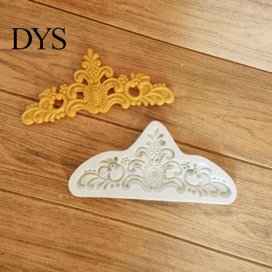 Cake Topper Mold Fondant Non-sticky Easy Demoulding Food Grade Retro Dessert Embossment Pattern Crown Cupcake Baking Accessories