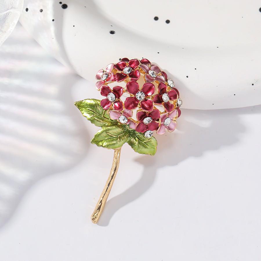 Exquisite Retro Pink Lotus Brooch - Oil Painting Floral Design, Perfect for Cheongsam Decoration