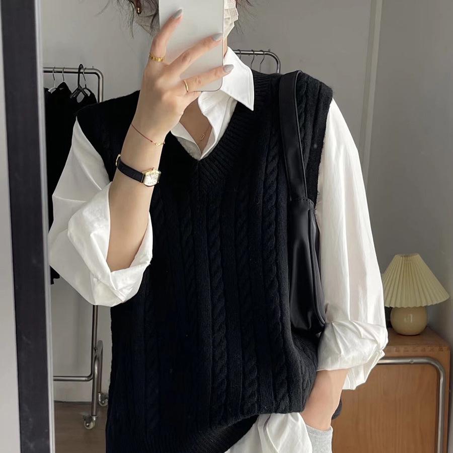 Korean Style Slimming Cable Knit Vest - Fashionable & Versatile Autumn/Winter Top