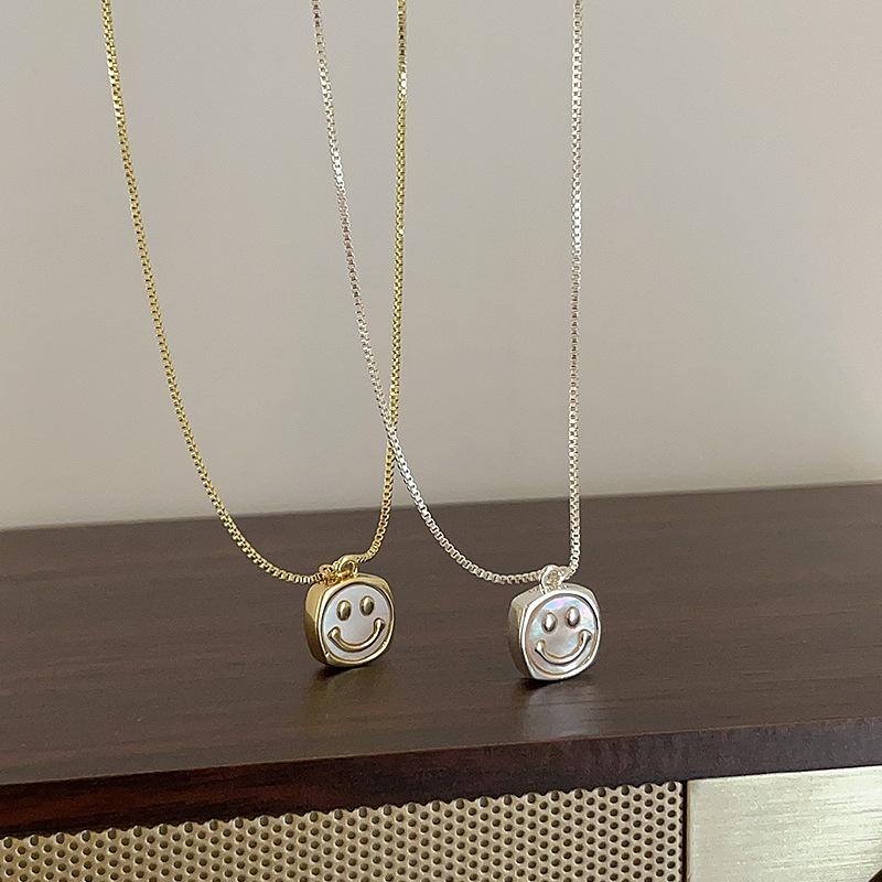 Fritillary Square Smiley Face Pendant Necklace Female Niche Unique Personality Fashion Sweet Temperament Versatile Neck Chain Collarbone Chain