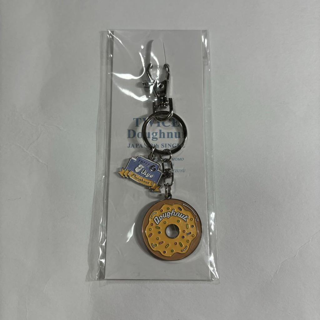 [USED] TWICE Jihyo doughnut can badge keychain
