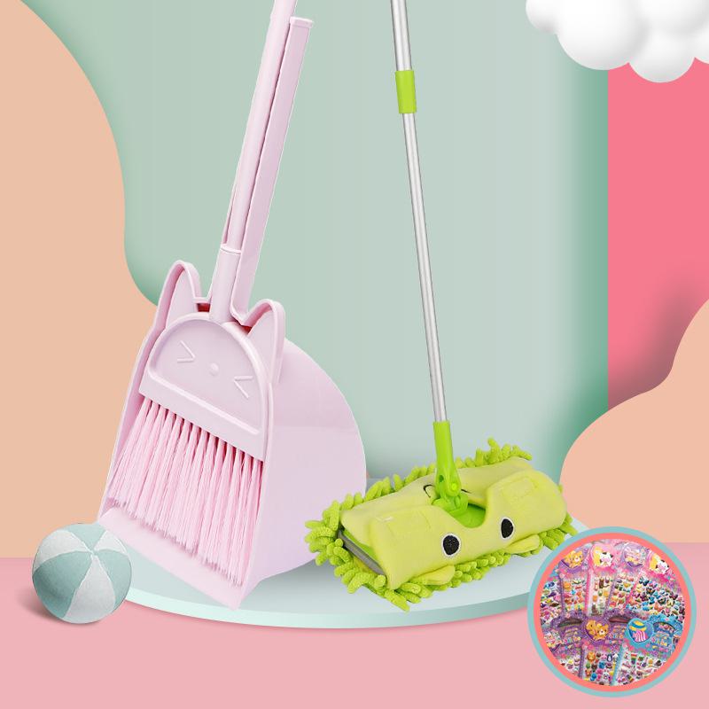 

«Детский набор из мини-метлы и совка для веселой уборки в игровом домике»