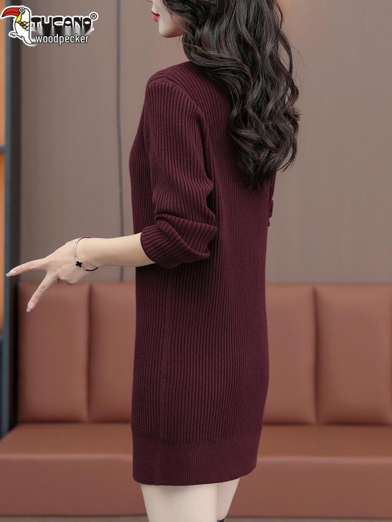 Damen Holzspecht Mittellanges Strickkleid - Herbst/Winter 2025 Mode.