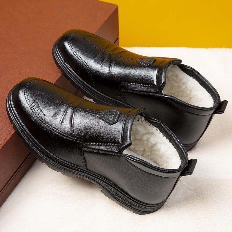 Winter new men's shoes warm casual soft sole comfortable non-slip men's fleece thickened versatile medium and old shoes