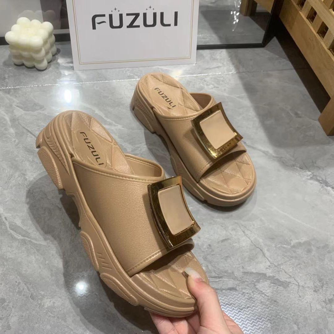 

Корейська версія шльопанців на платформі жіночі літні нові модні квадратна пряжка жіночі повсякденні сандалі домашні кімнатні ліниві слово 40 хакі