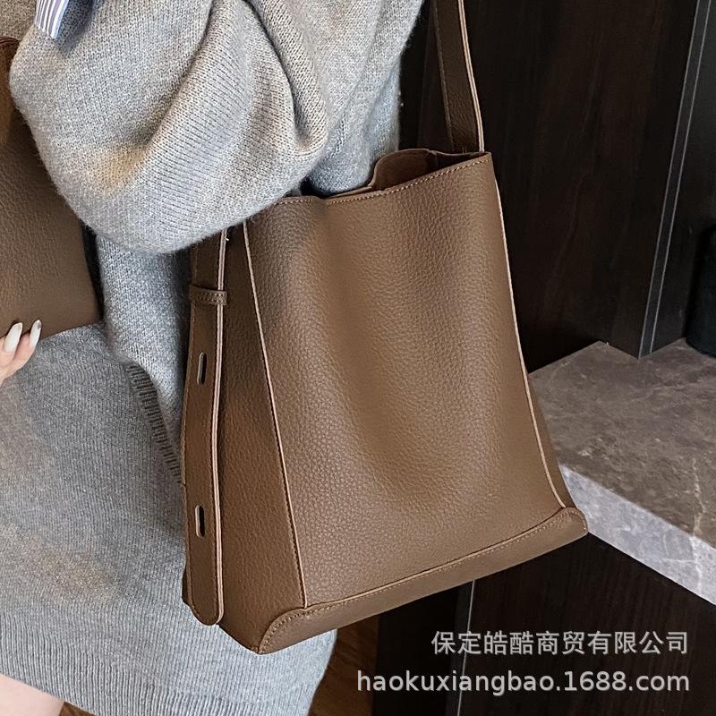 This year's popular bag women's large-capacity 2025 new autumn and winter retro fashion shoulder bag texture mother bucket bag