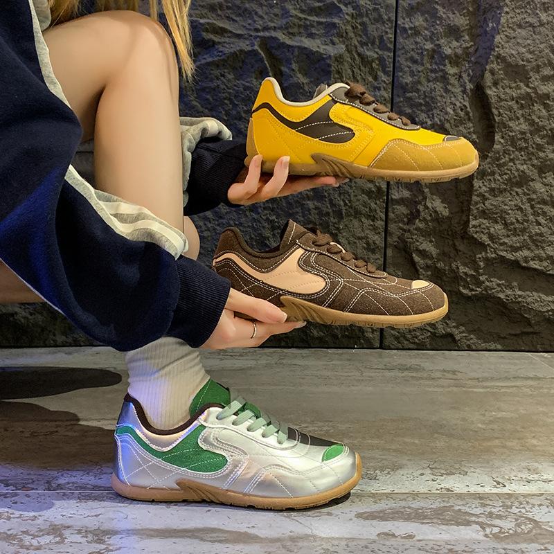 2025 Herbst neue ins Koreanische Version atmungsaktive kleine weiße Schuhe weibliche Studenten Plateau vielseitig lässige Sport-Board-Schuhe F12