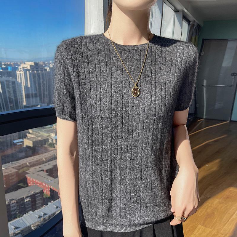Women's Cable Knit Cashmere Sweater - Round Neck, Five-Sleeve, Solid Color, Perfect for Spring and Autumn.
