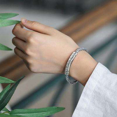 Braceletes – Pulseiras entrelaçadas
