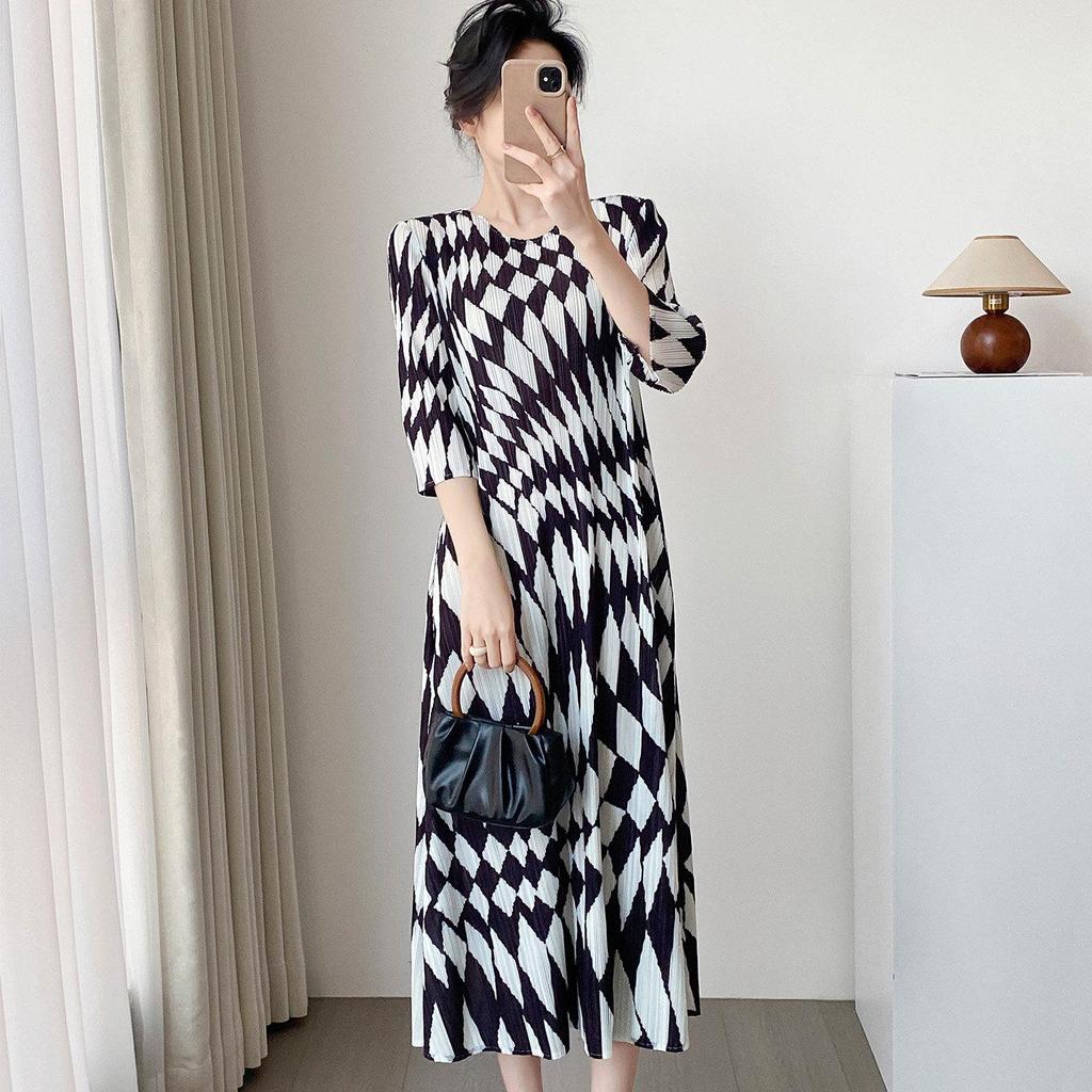 Miyake Geometric Print Women's Pleated Dress with Waist-Cinch and Three-Quarter Sleeves – Elegant and Slimming Design