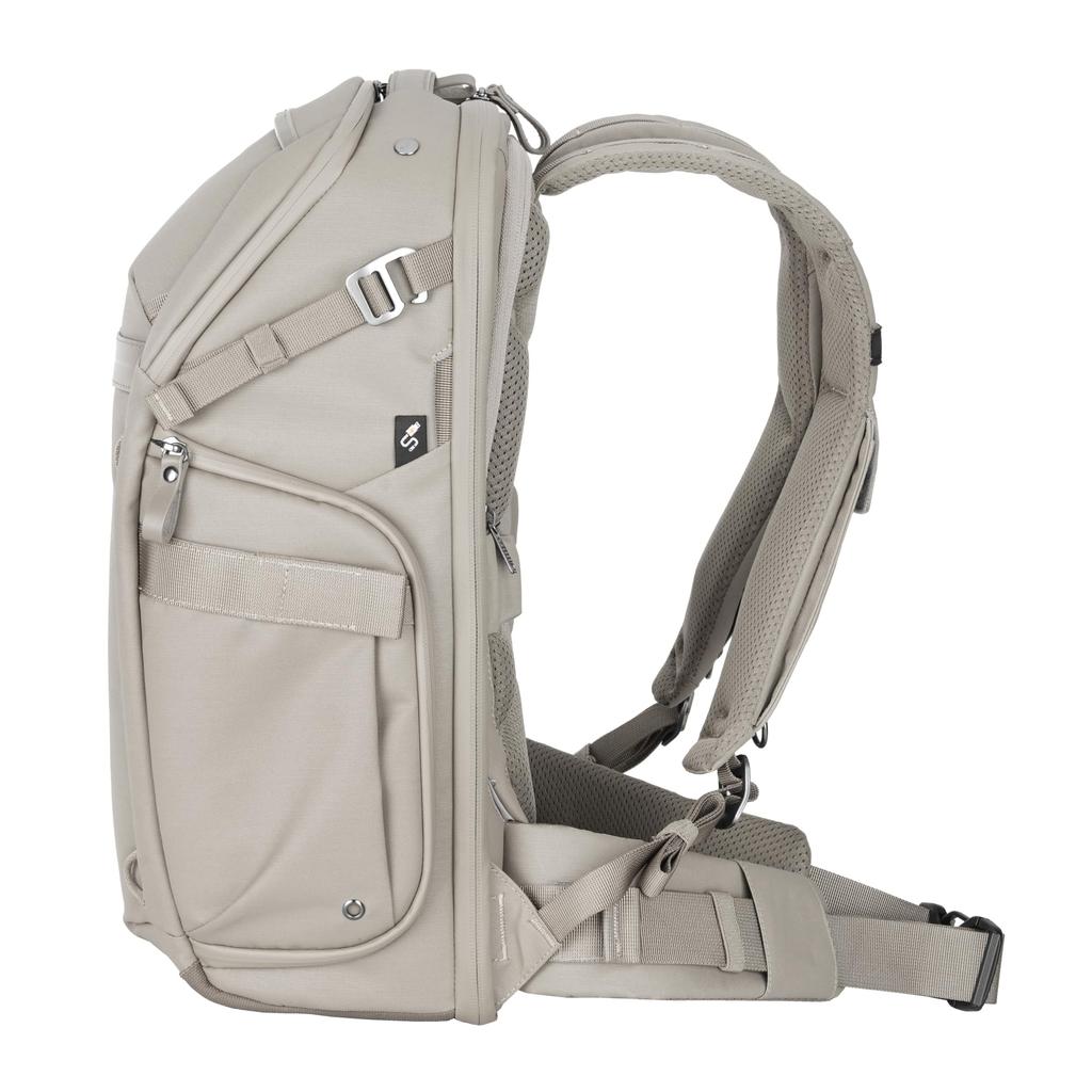VANGUARD VEO METRO Series Backpacks with 3-Way Access from Top, Side, and Back (VEO METRO B20L CM)