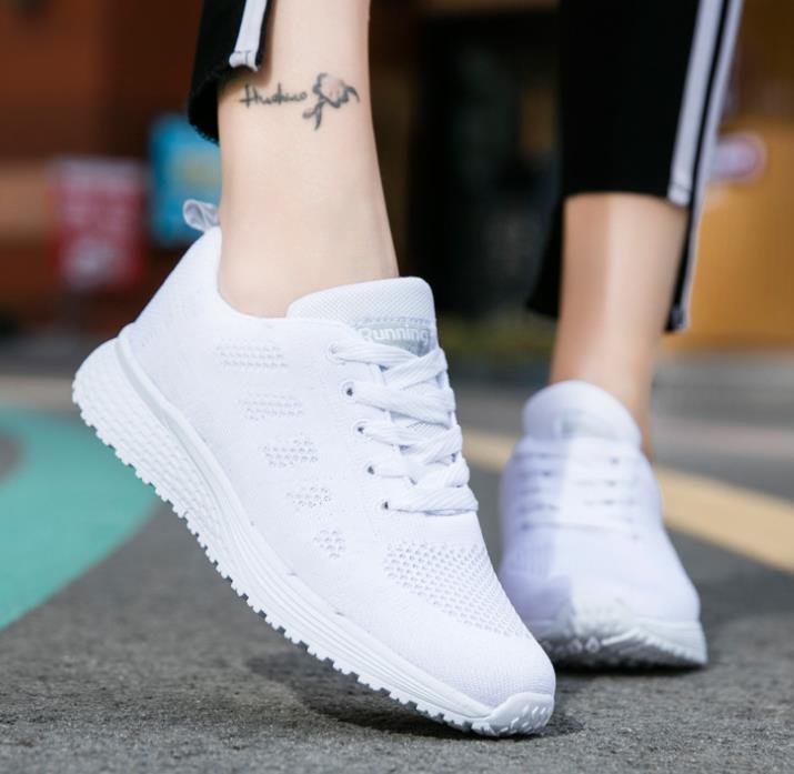 Fashion Women Casual Shoes Fashion Breathable Walking Mesh Flat Shoes Sneakers Women 2025 Gym Vulcanized Shoes White Female Footwear