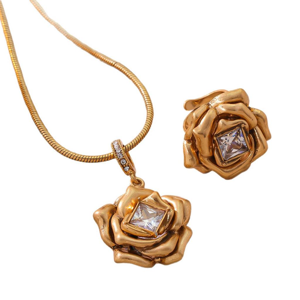 Mittelalterliches Vintage Schmuckset Vintage Rose mit Zirkonia Halskette Brosche Ring Ohrstecker