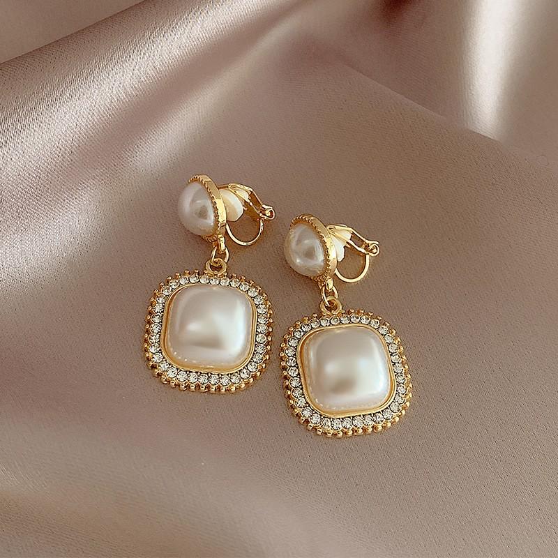 2025 New High-End Retro Pearl Ear Clips: No-Piercing Stud Earrings for Women - French Niche Style