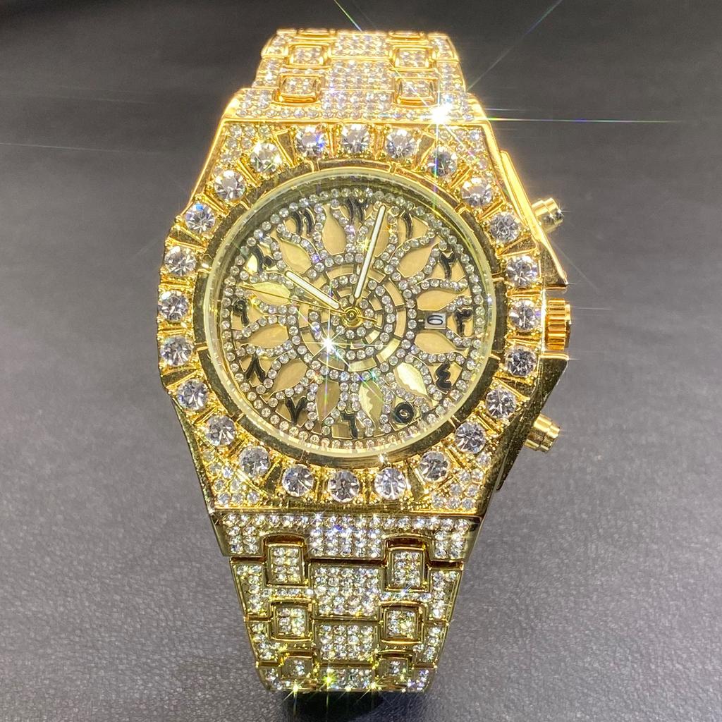 Herrenuhr mit arabischen Ziffern und Vollbesatz mit Diamanten