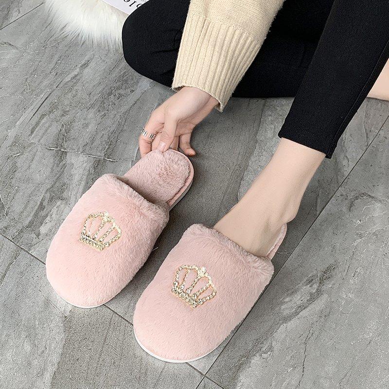 Women's Diamond-encrusted Decorative Indoor Fur Slippers  Winter Fashion Plus Size Warm Special Light Baotou Slippers