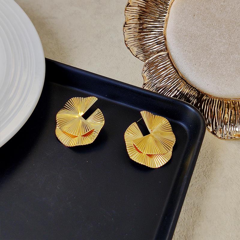 Exaggerated Twisted Design High-End Fashion Earrings for Evening Events