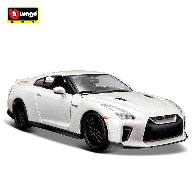 

Maisto 1:24 Nissan GTR Alloy Car Model - Boys Toy and Gift Ornament