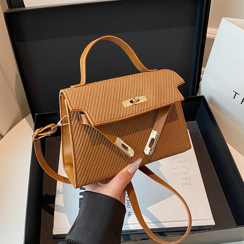 

High-end small square bag popular new fashion shoulder messenger bag temperament handbag women s bag коричневый