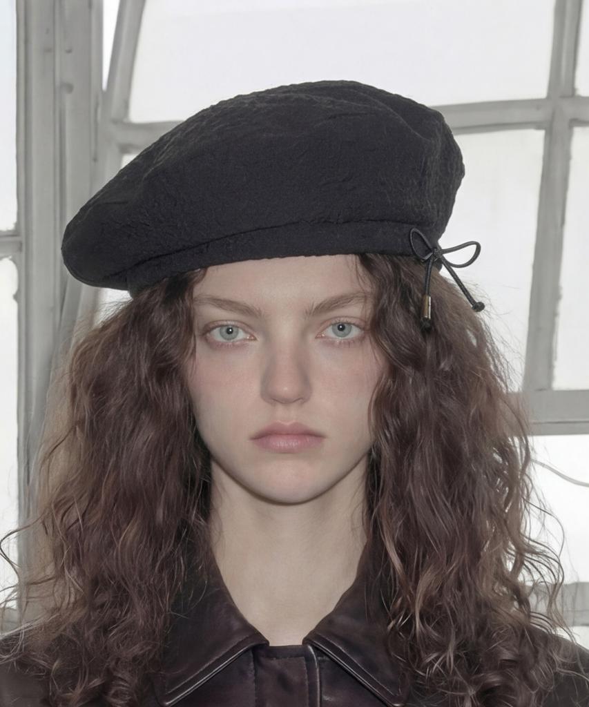 Eondeokeonteulolseutyudio Summer Strap Beret Plate Beret / Strap / Flower Bubble / Black