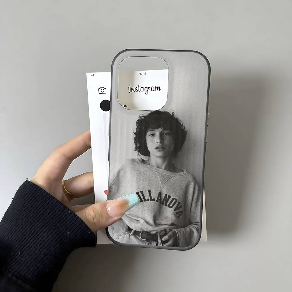 Финн Вулфхард Актер Певец Для IPhone 17 16 15 Plus Pro Max 12 14 Plus 11 13 Волна Гофрированная Полоса Чехол Для Телефона iPhone 15 plus